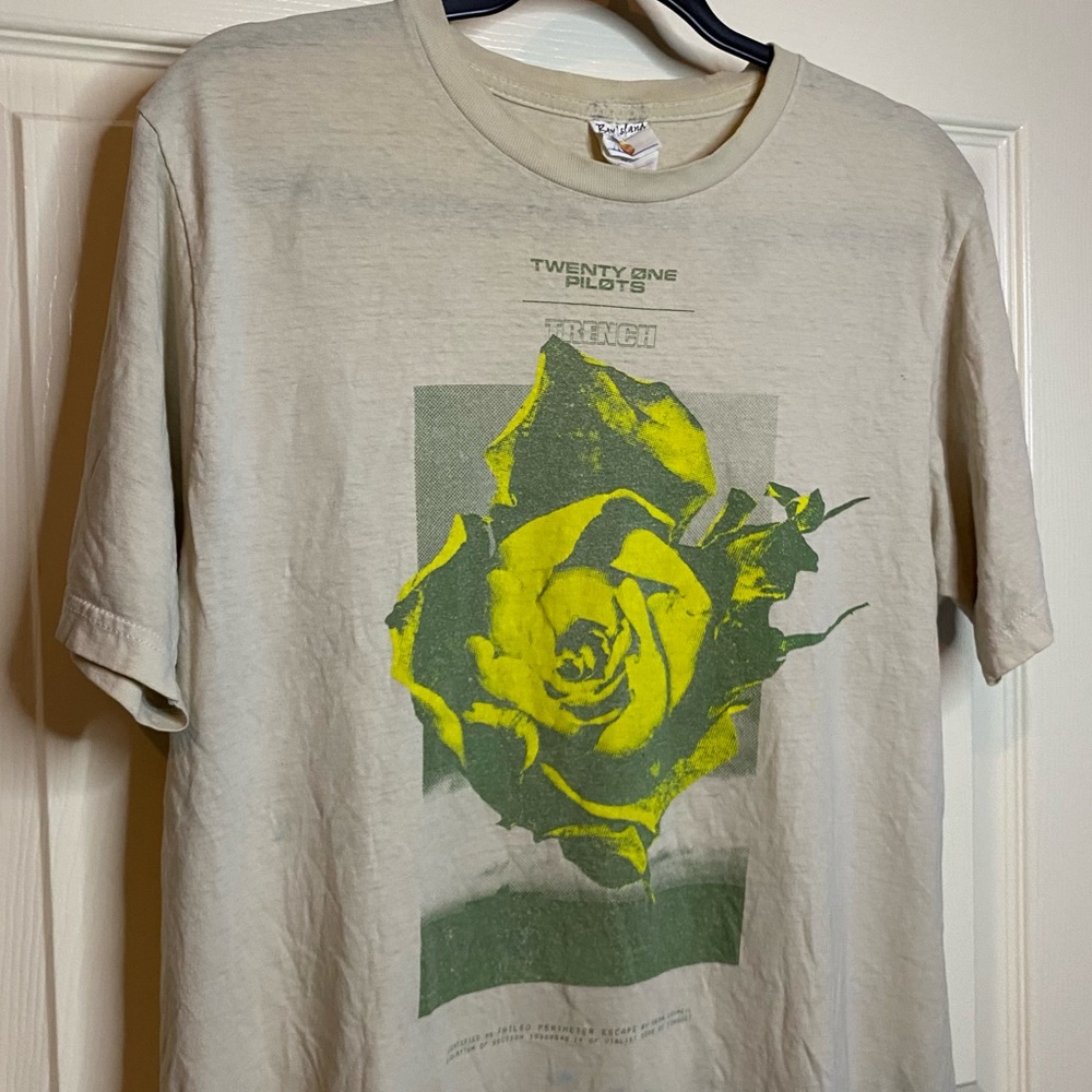 Twenty One Pilots Trench Yellow Rose Band Tee Large Beige Tan Distressed